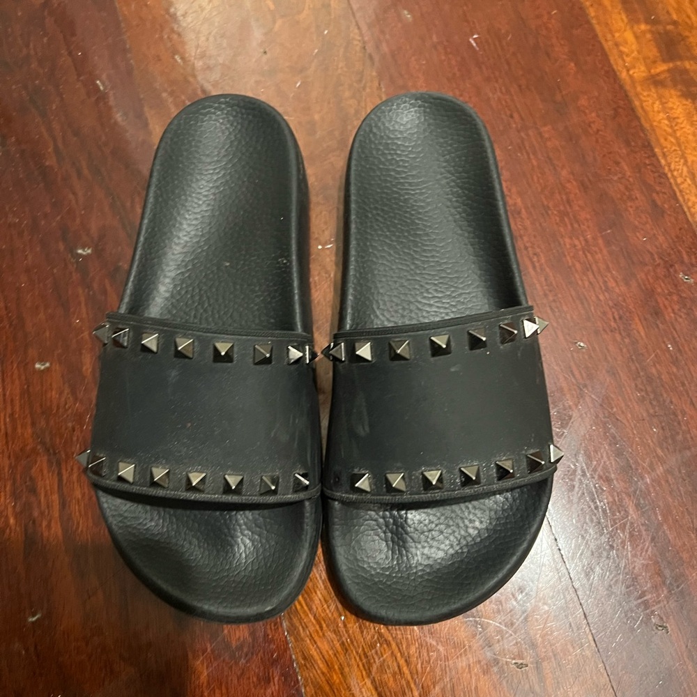 Valentino Beach slides